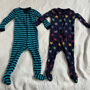 Primary 9-12M Baby organic zip footie in rainbow star and peacock stripe